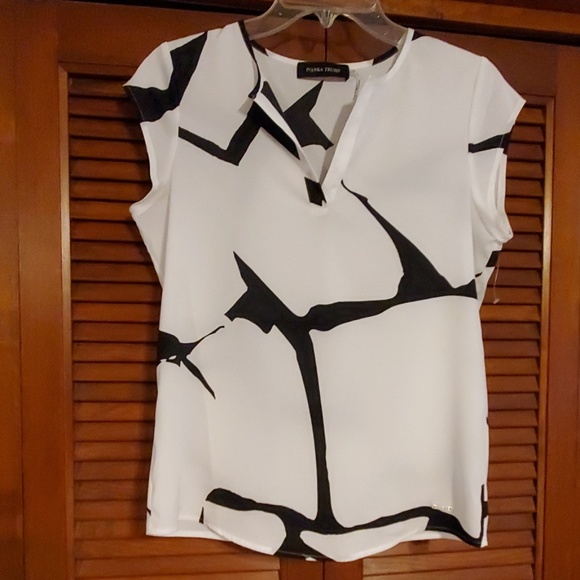 Ivanka Trump Tops - NWOT Ivanka Trump blouse